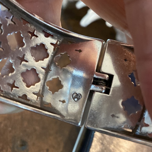 Beautiful magnetic cuff bracelet - Picture 7 of 7